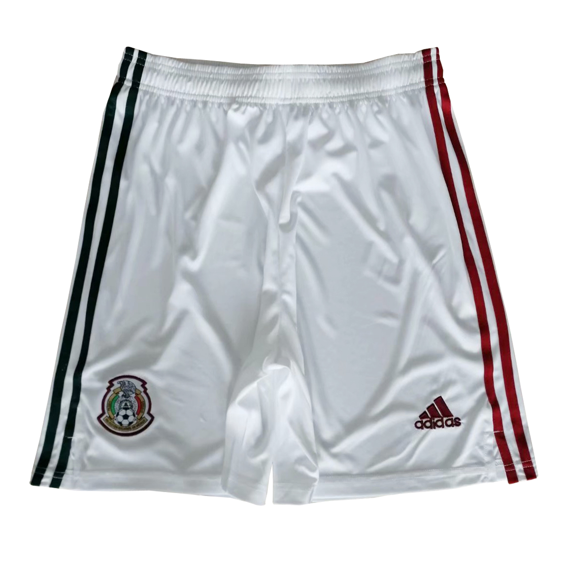 מִכְנָסַיִים קְצָרִים