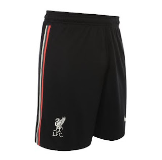 מִכְנָסַיִים קְצָרִים