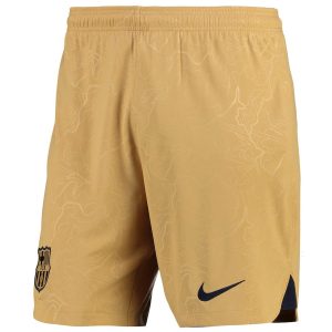 מִכְנָסַיִים קְצָרִים