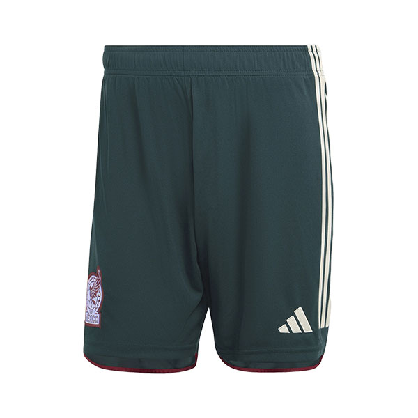 מִכְנָסַיִים קְצָרִים