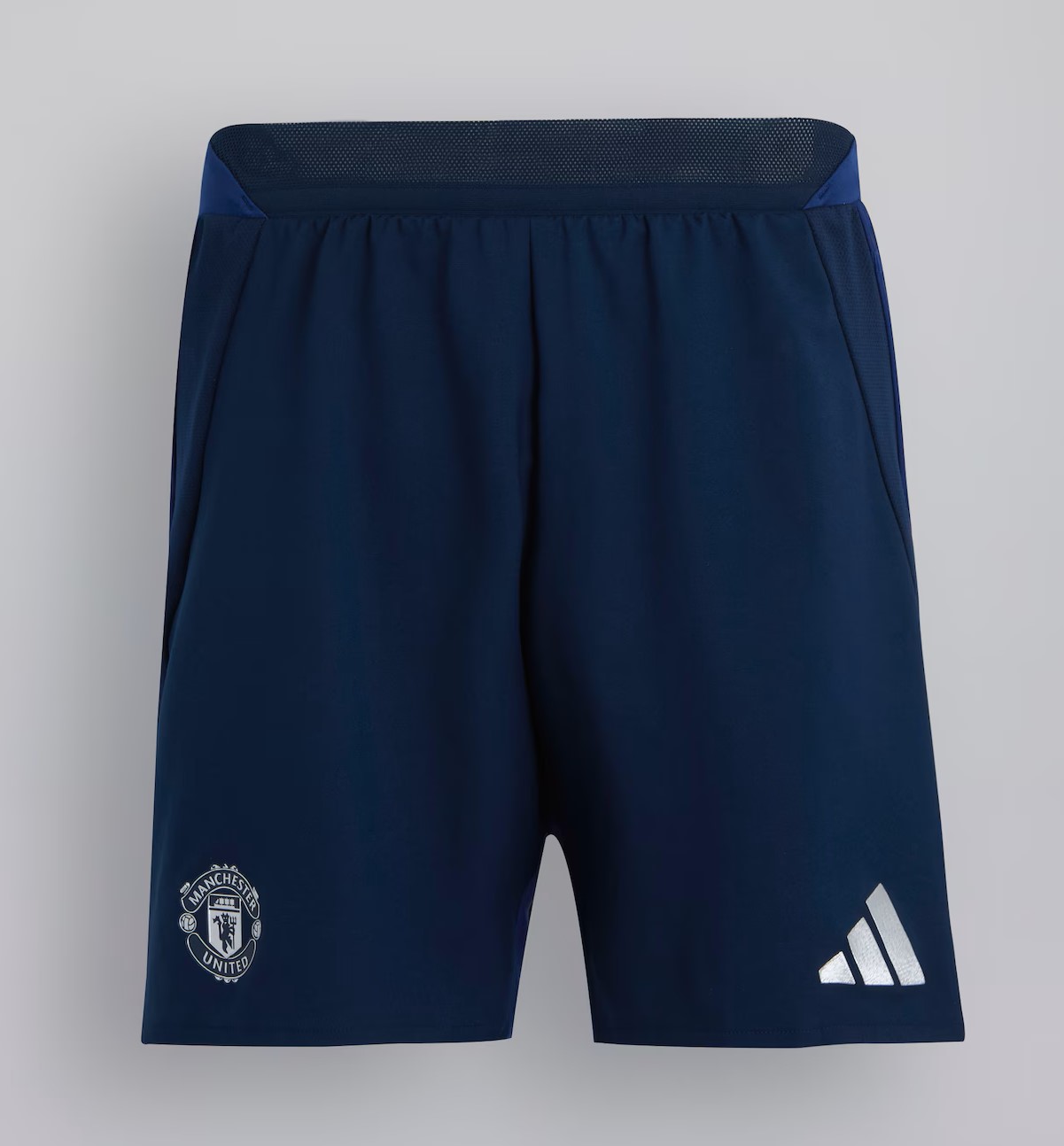 מִכְנָסַיִים קְצָרִים