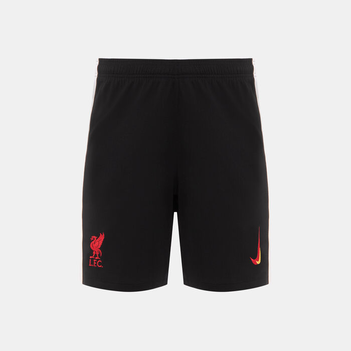 מִכְנָסַיִים קְצָרִים