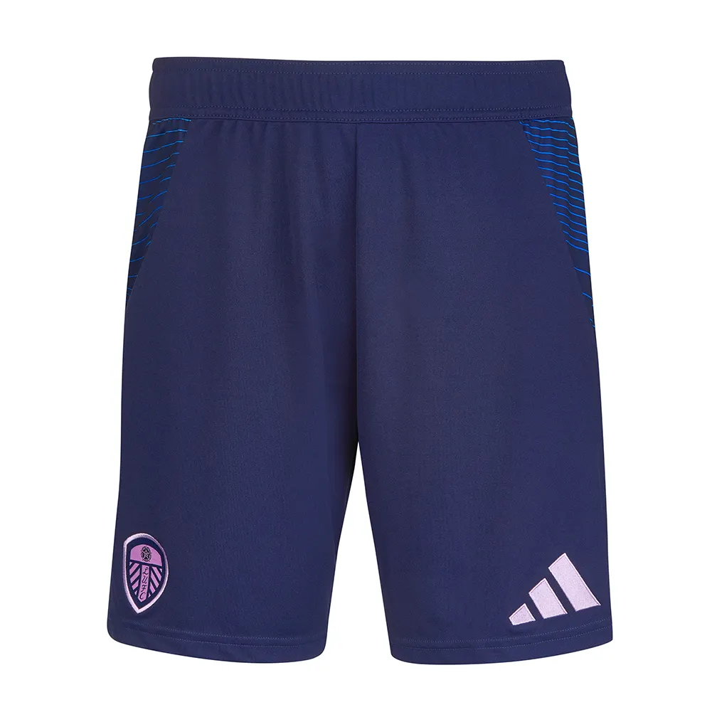 מִכְנָסַיִים קְצָרִים